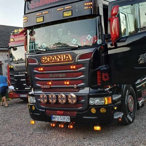 podświetlany napis scania na maske