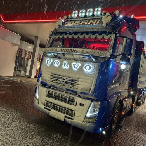 volvo podświetlany napis