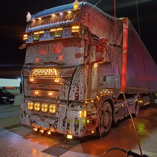 podświetlany napis scania na maske