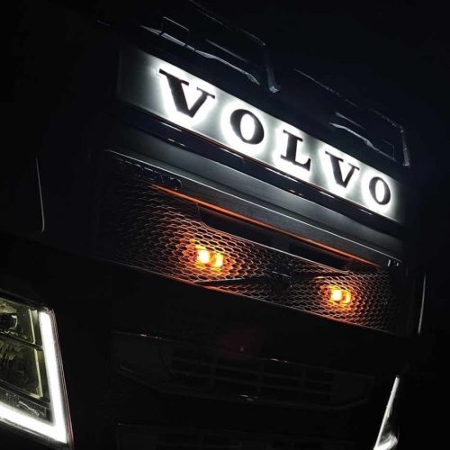 volvo podświetlany napis