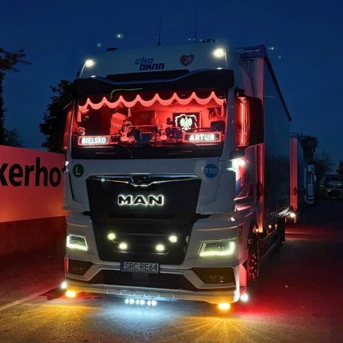 podświetlany napis MAN