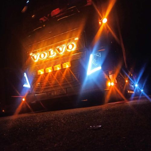 volvo podświetlany napis