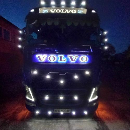 volvo podświetlany napis