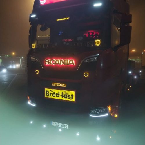 podświetlany napis scania na maske