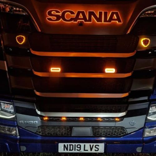 napis scania na maske