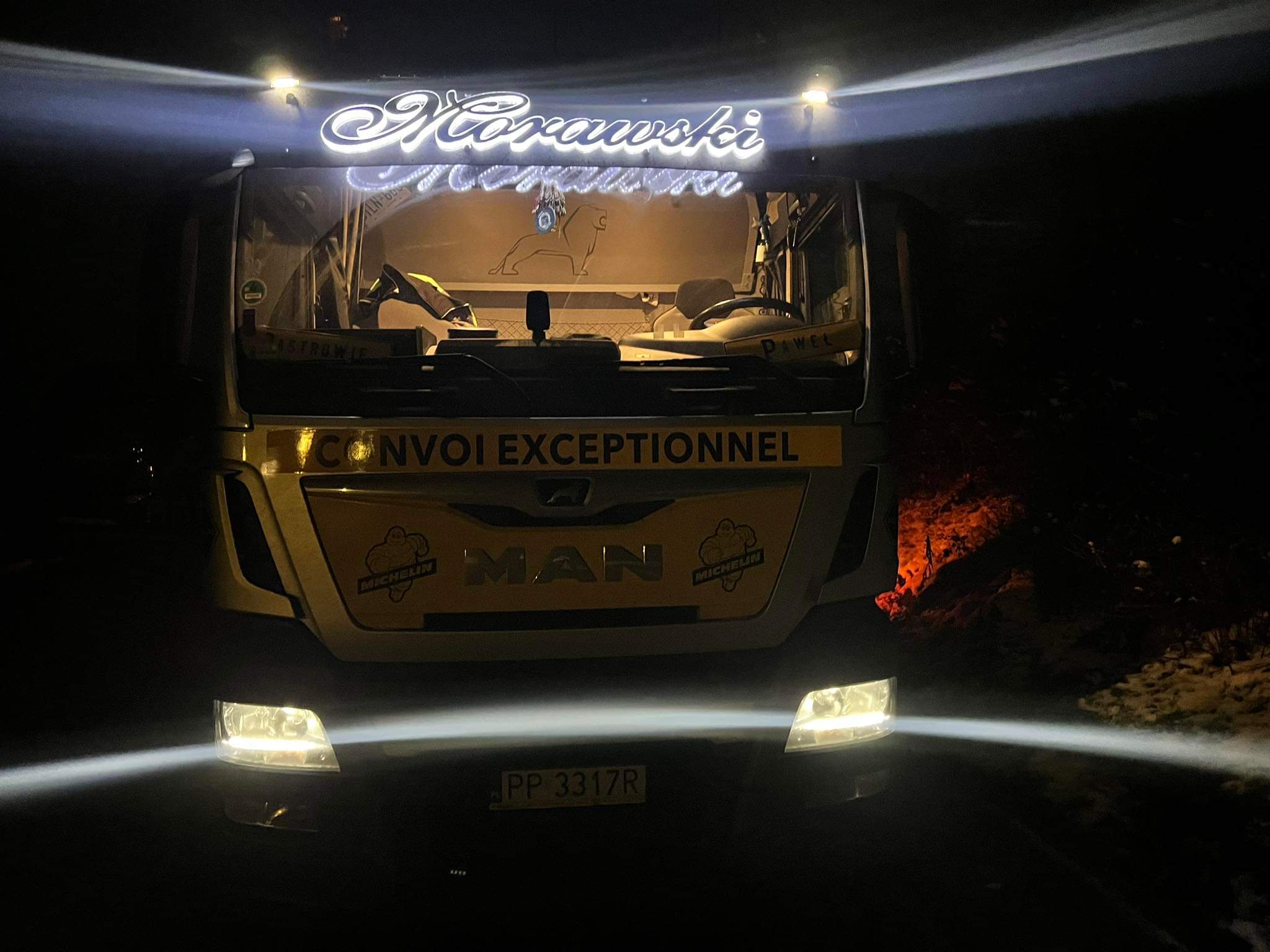 Emblèmes LED, logos éclairés